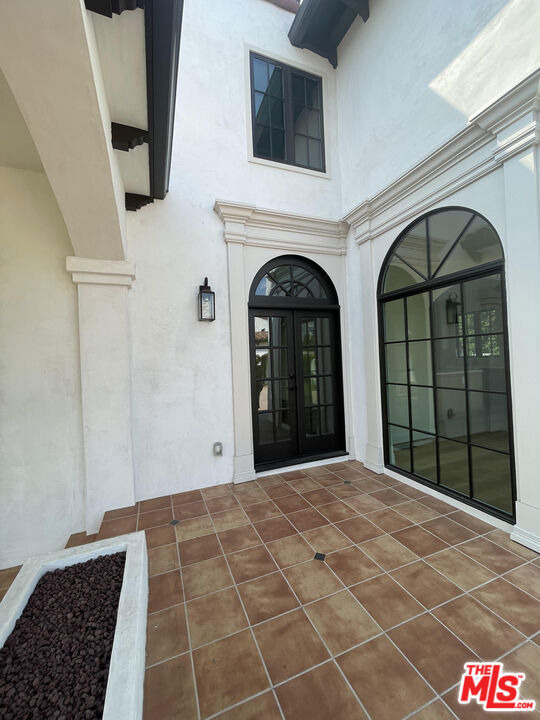 2300 N Commonwealth Avenue - Photo 38