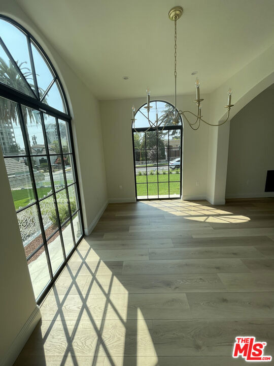 2300 N Commonwealth Avenue - Photo 18