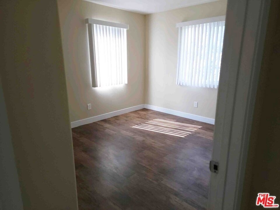 1334 W 62 - Photo 7