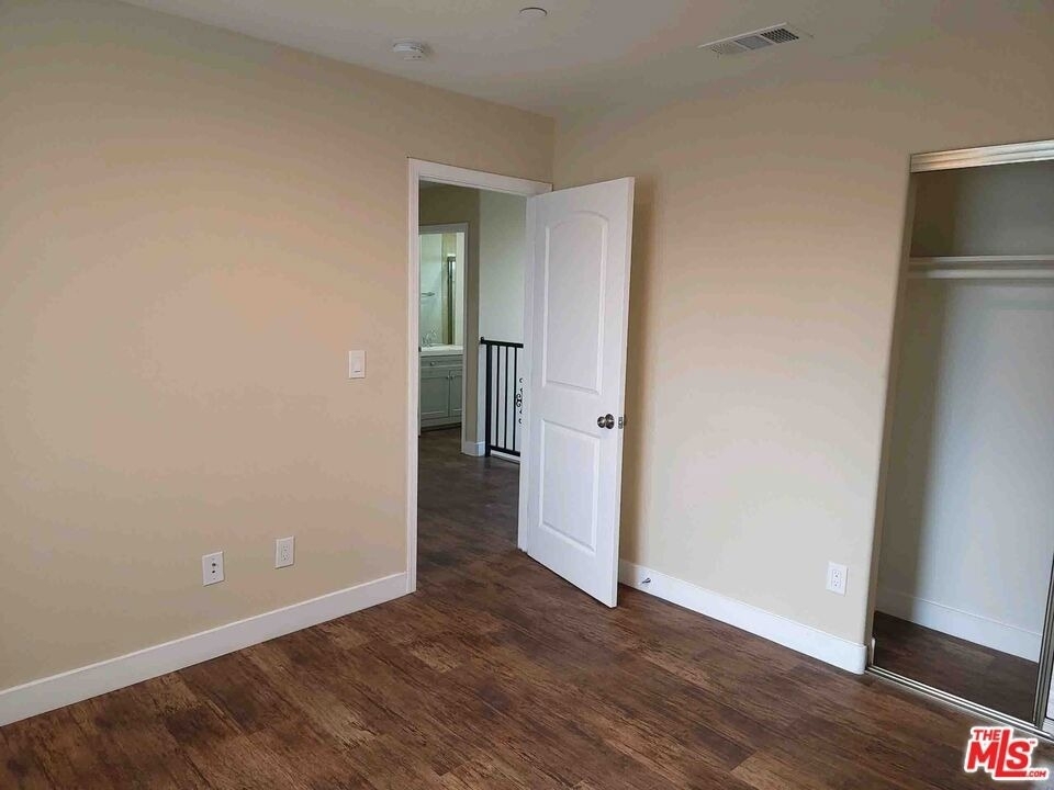 1334 W 62 - Photo 5