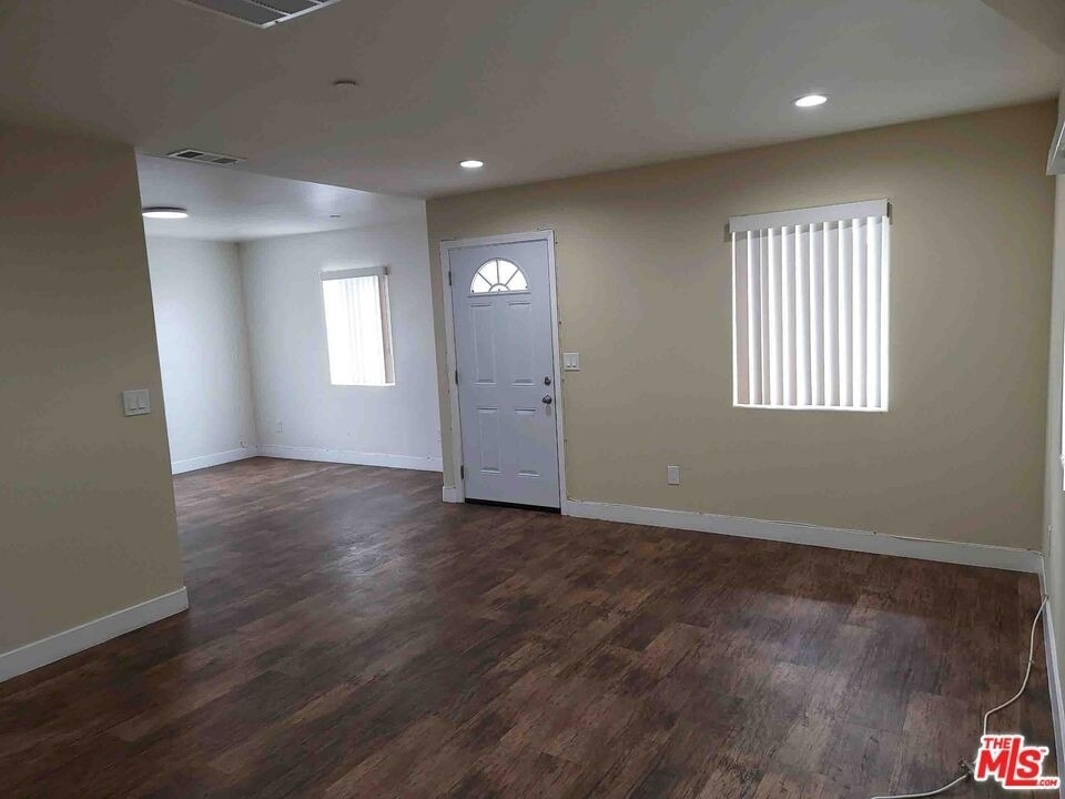 1334 W 62 - Photo 18