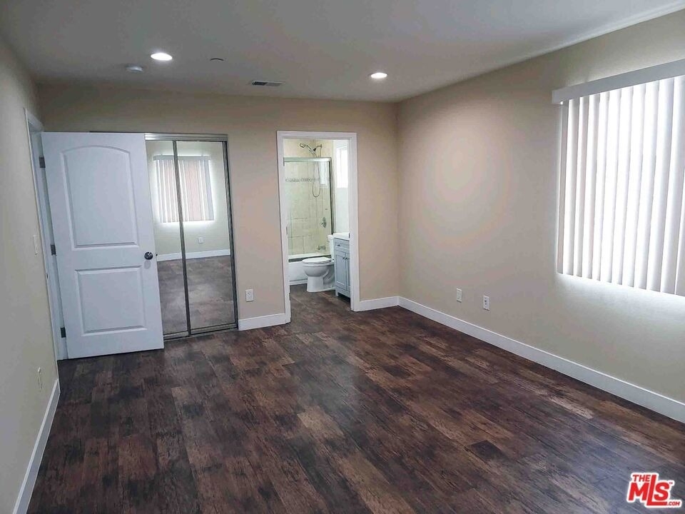 1334 W 62 - Photo 2