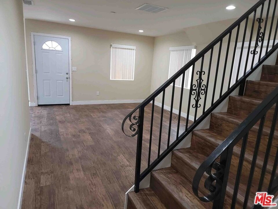 1334 W 62 - Photo 20