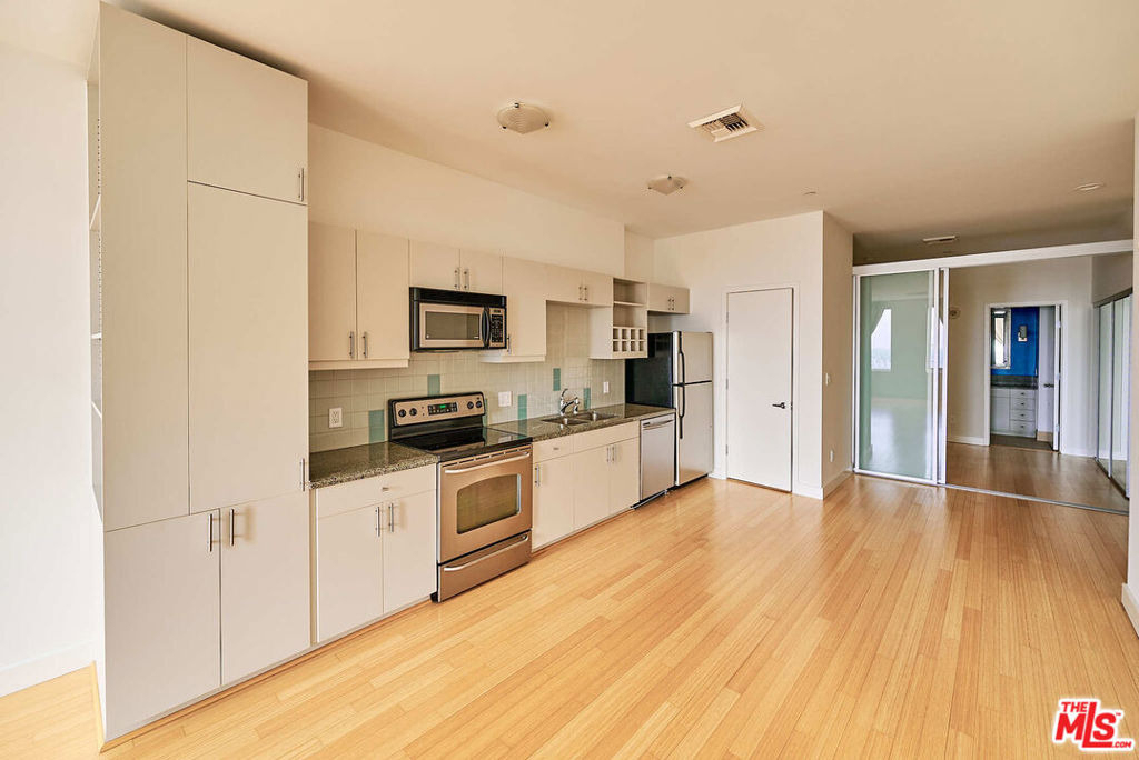 3810 Wilshire Blvd - Photo 16