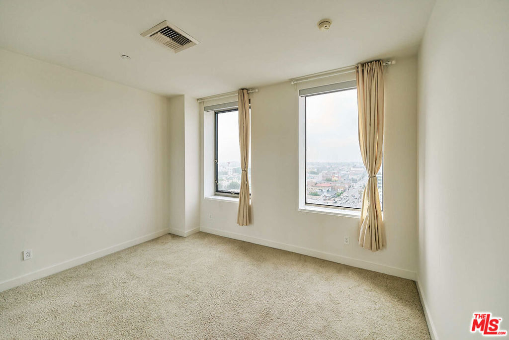 3810 Wilshire Blvd - Photo 15