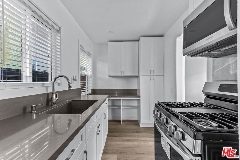 1244 N Genesee - Photo 2