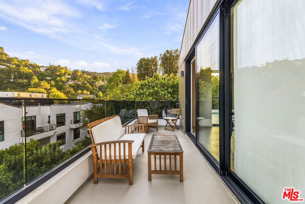 3659 1/2 Regal Pl, Los Angeles, Ca 90068, Usa - Photo 1