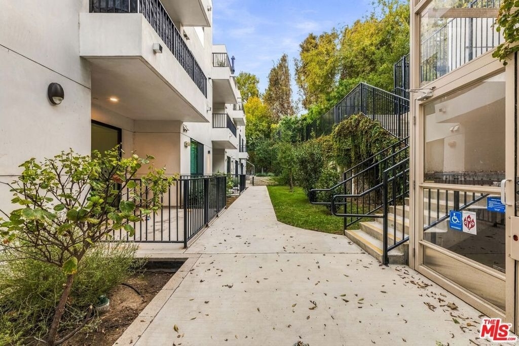 3659 1/2 Regal Pl, Los Angeles, Ca 90068, Usa - Photo 55
