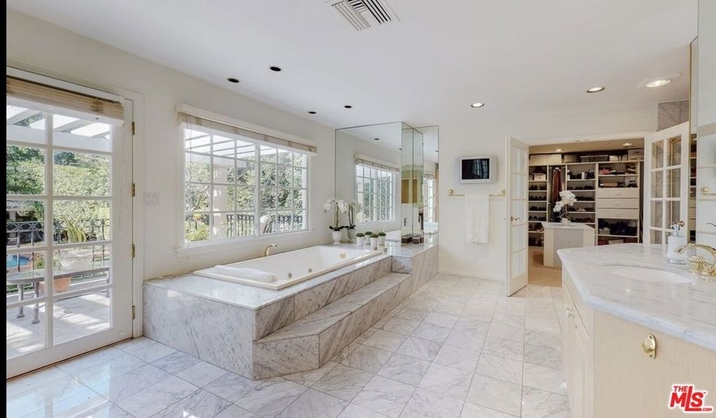 898 N Bundy Drive - Photo 12