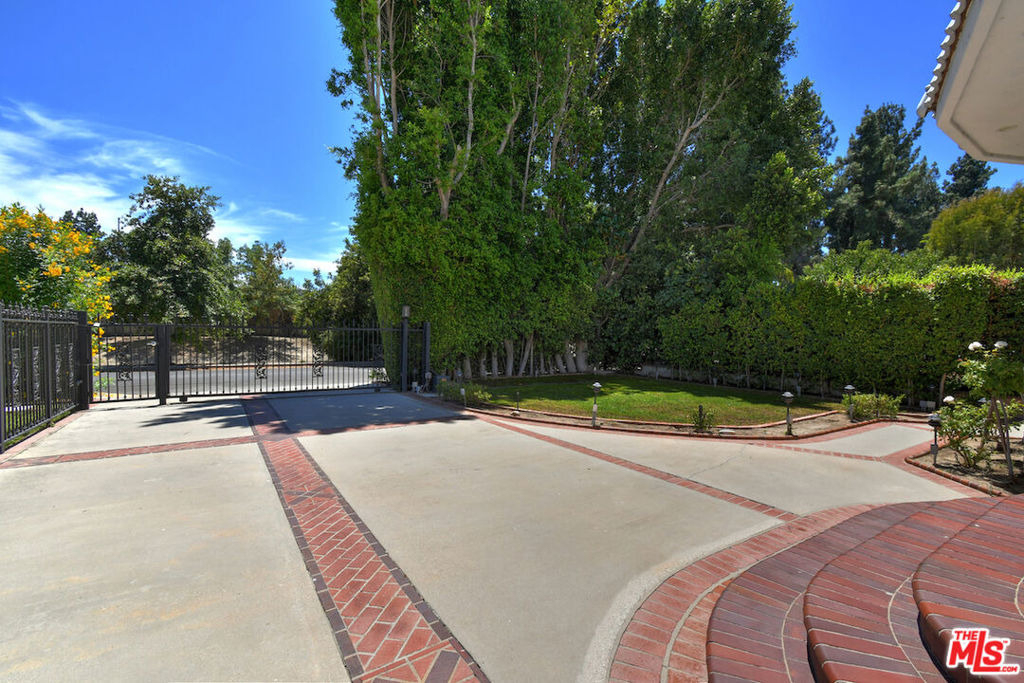 14713 Valleyheart Drive - Photo 18