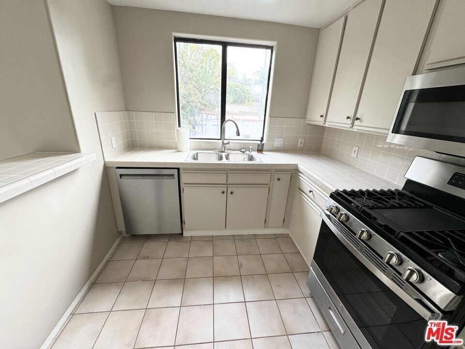 1749 12th Street - Photo 18