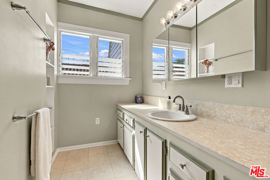 343 N Bronson Avenue - Photo 37