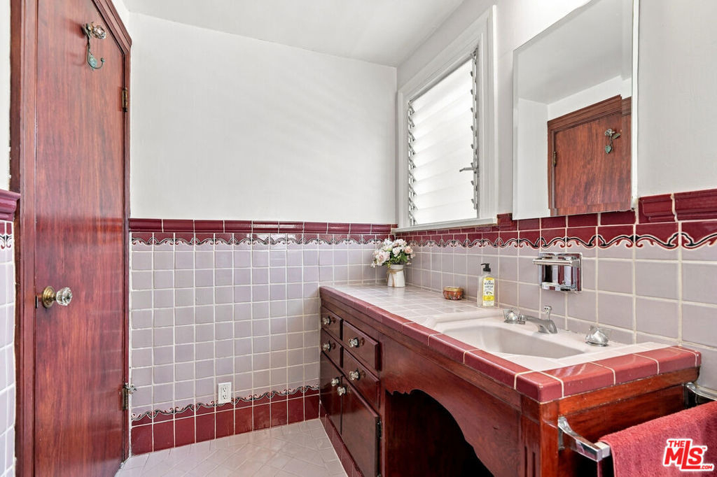 343 N Bronson Avenue - Photo 40