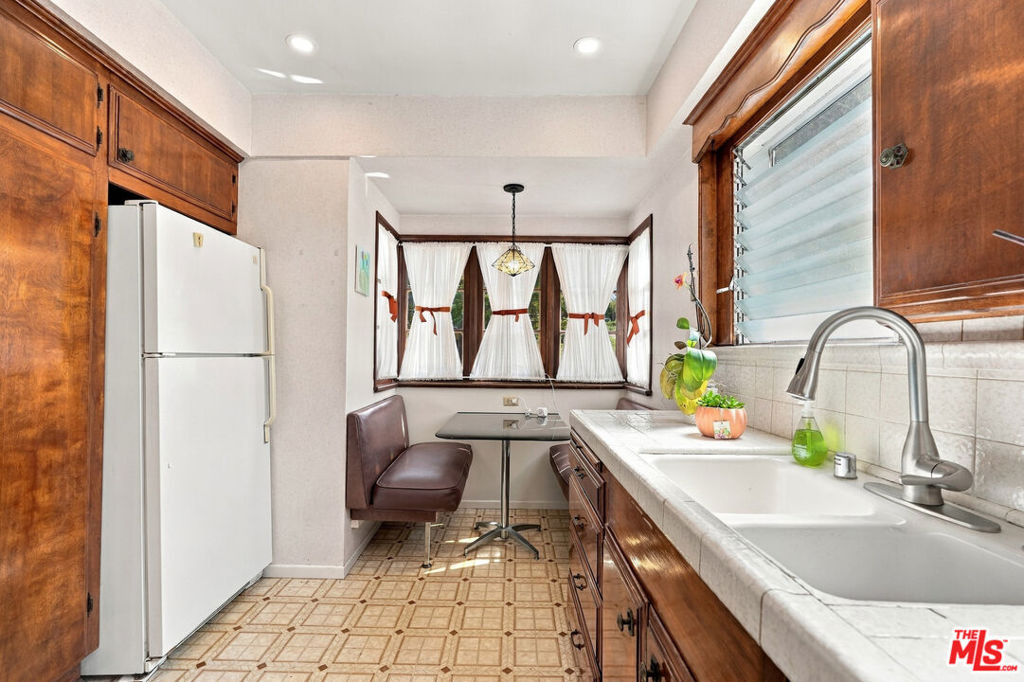 343 N Bronson Avenue - Photo 16