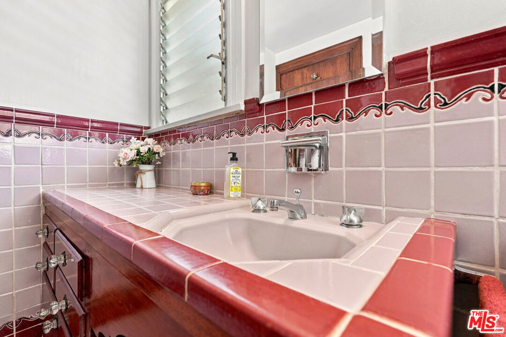 343 N Bronson Avenue - Photo 41