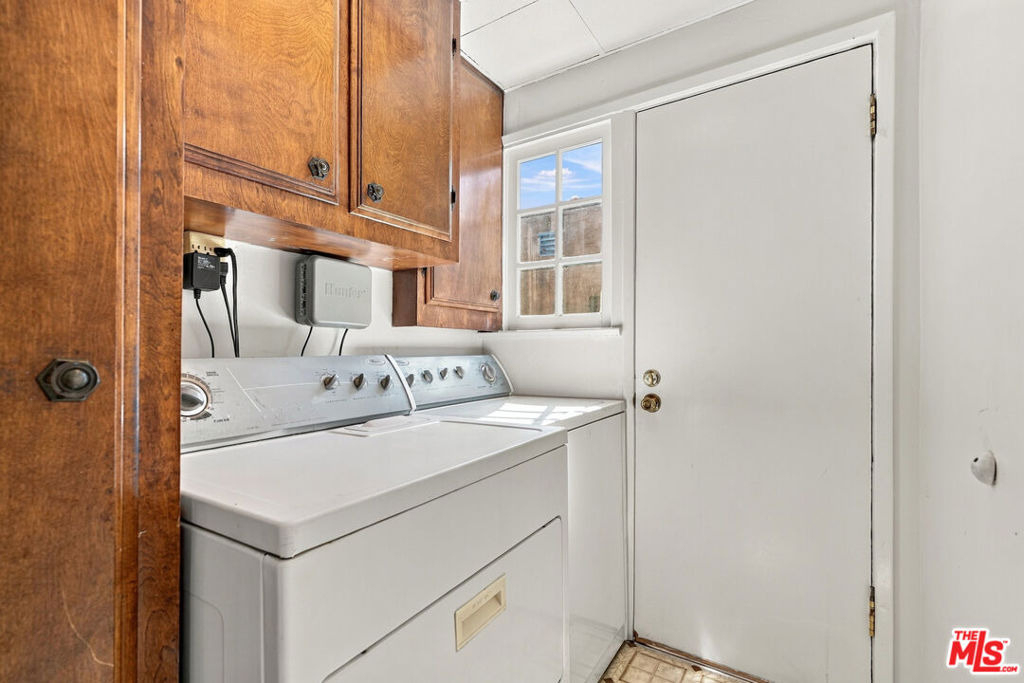 343 N Bronson Avenue - Photo 43