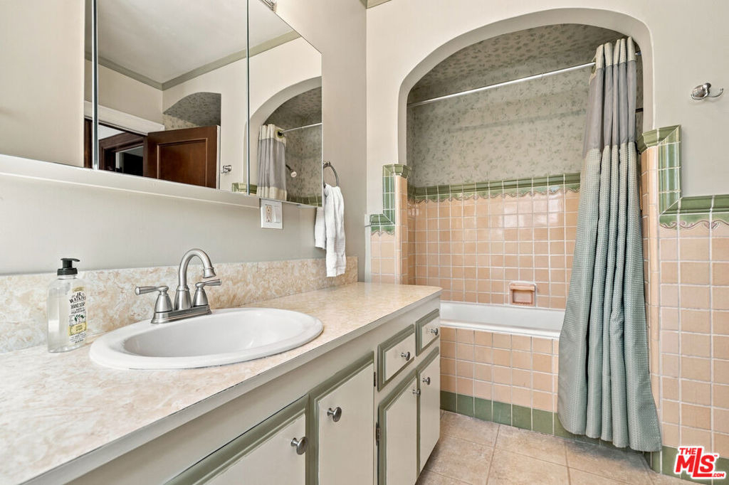 343 N Bronson Avenue - Photo 35