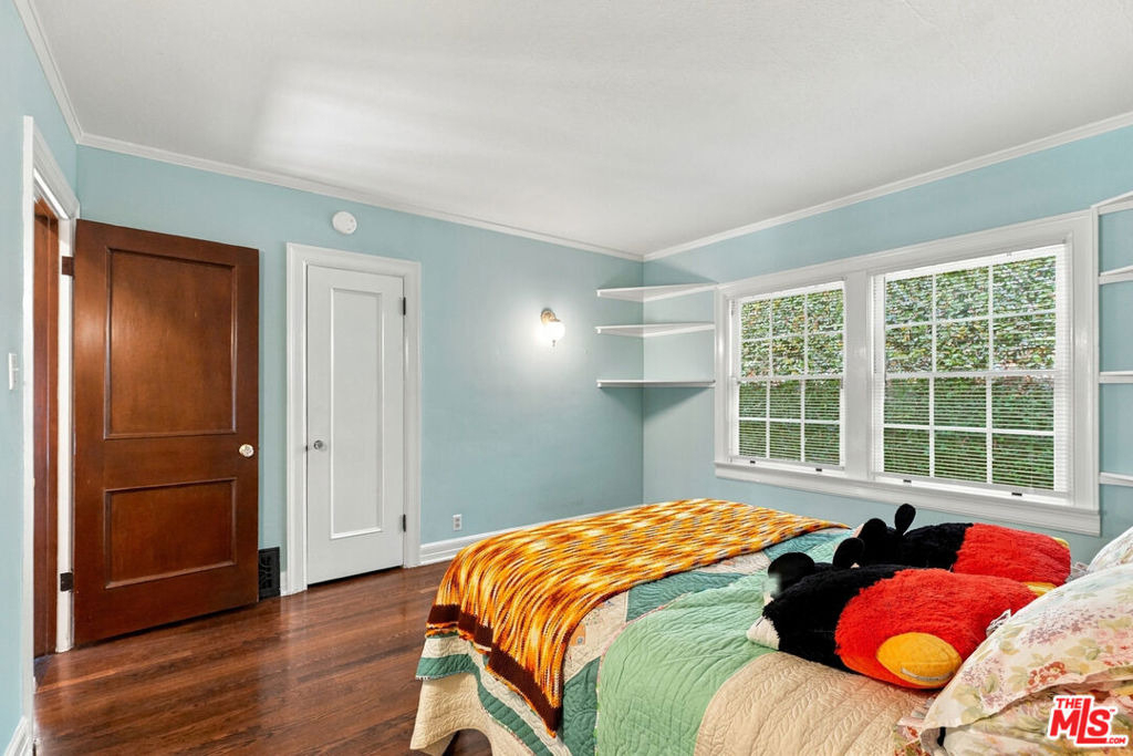 343 N Bronson Avenue - Photo 27