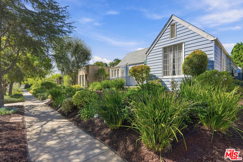 343 N Bronson Avenue - Photo 1