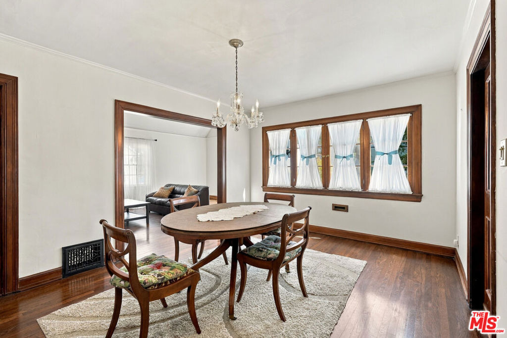 343 N Bronson Avenue - Photo 9