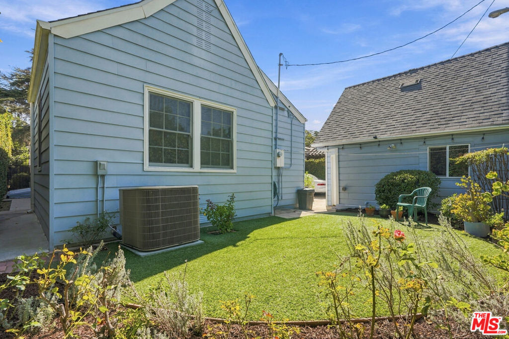 343 N Bronson Avenue - Photo 45