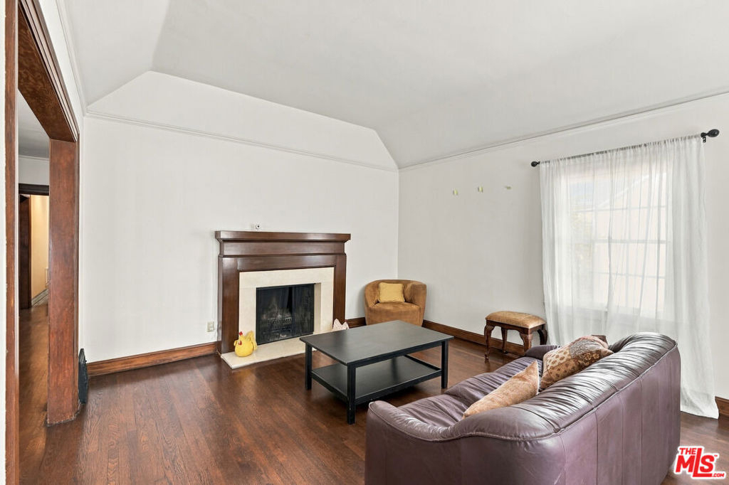 343 N Bronson Avenue - Photo 6