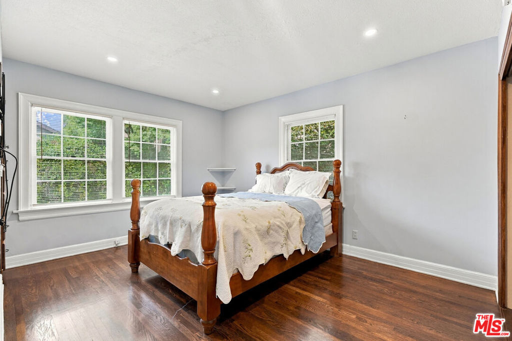 343 N Bronson Avenue - Photo 21