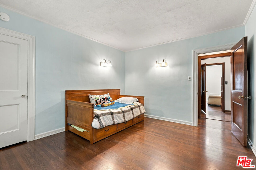 343 N Bronson Avenue - Photo 29