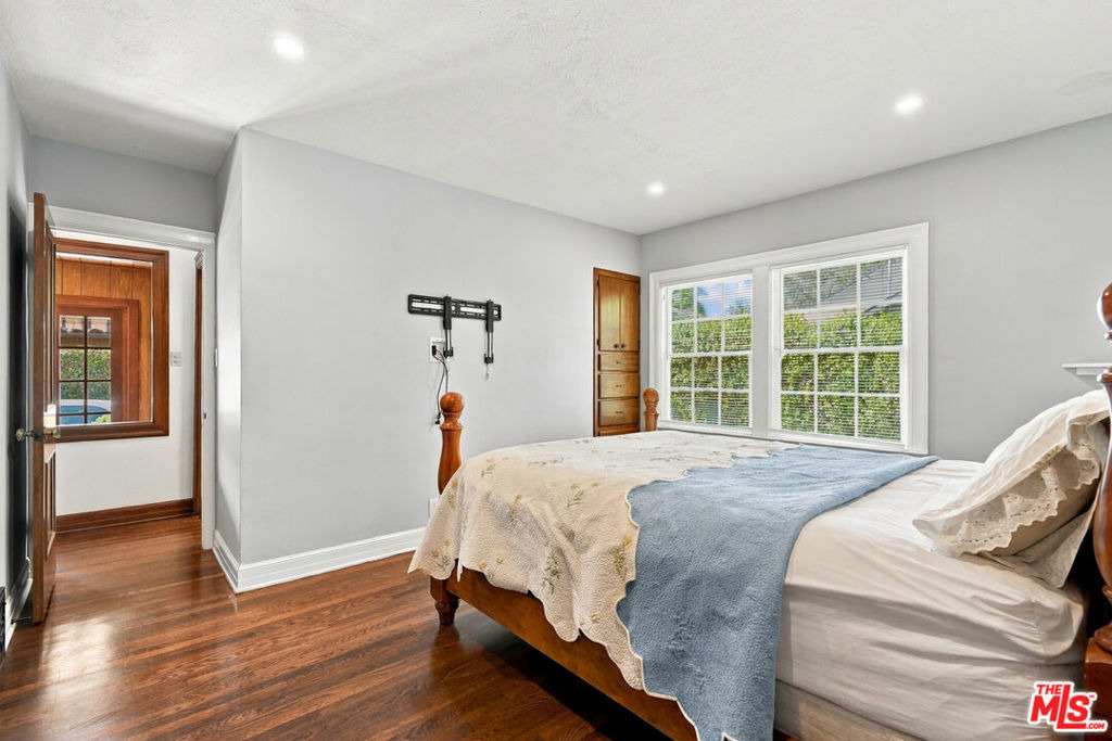343 N Bronson Avenue - Photo 22