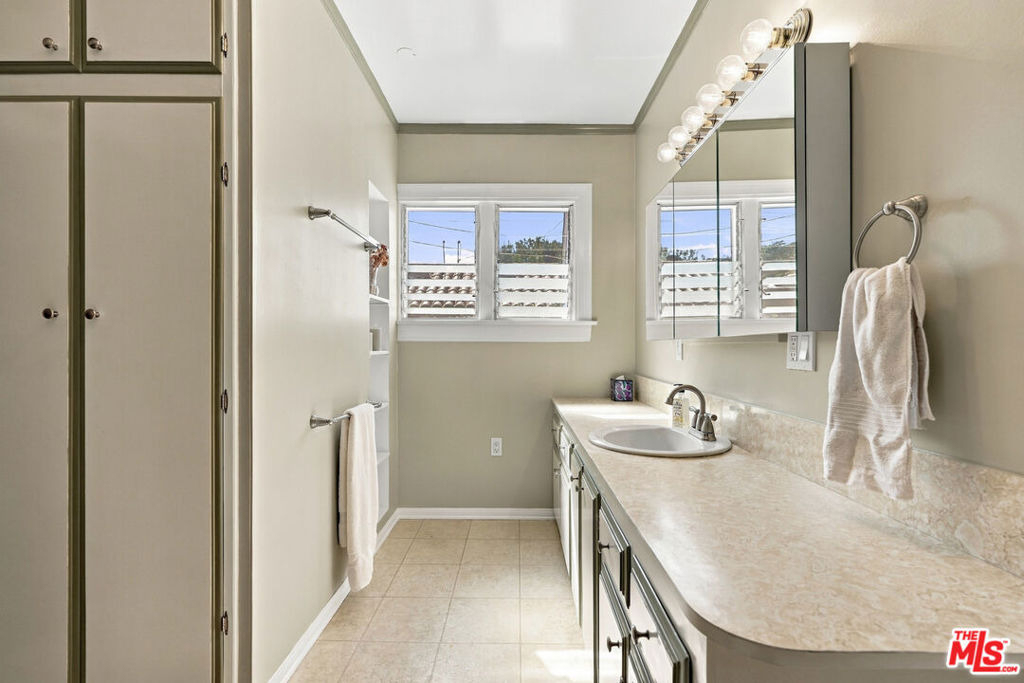 343 N Bronson Avenue - Photo 36