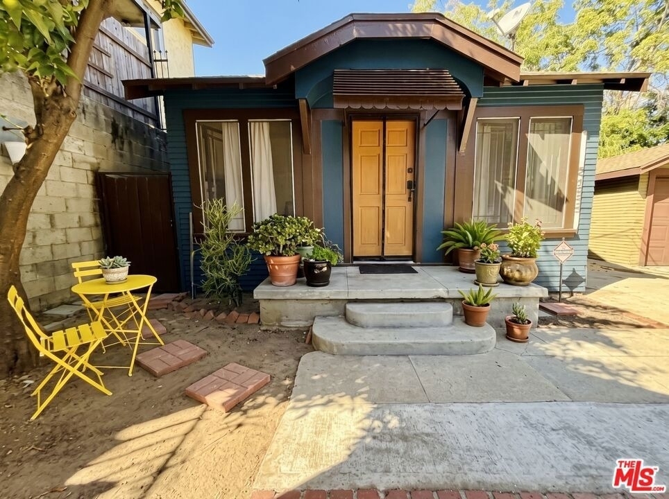 2299 Glendale Boulevard - Photo 0