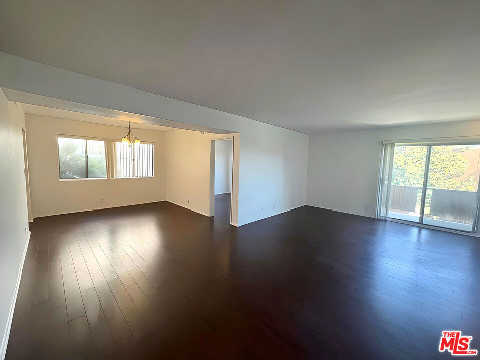 1541 N Laurel Avenue - Photo 0