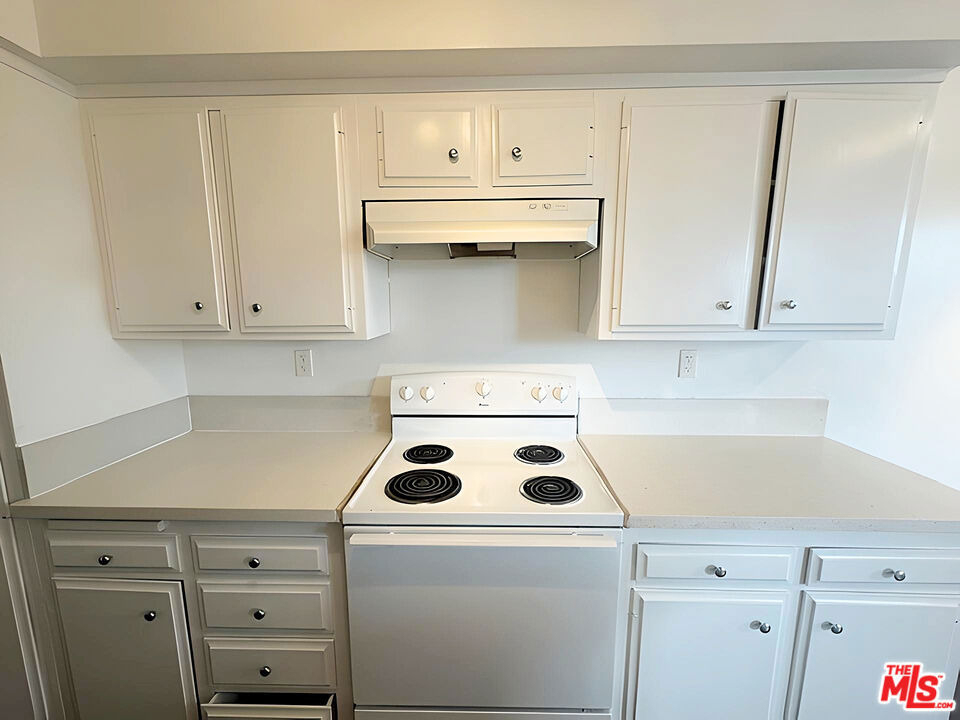 1541 N Laurel Avenue - Photo 10