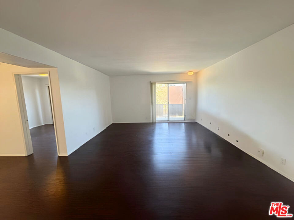 1541 N Laurel Avenue - Photo 1