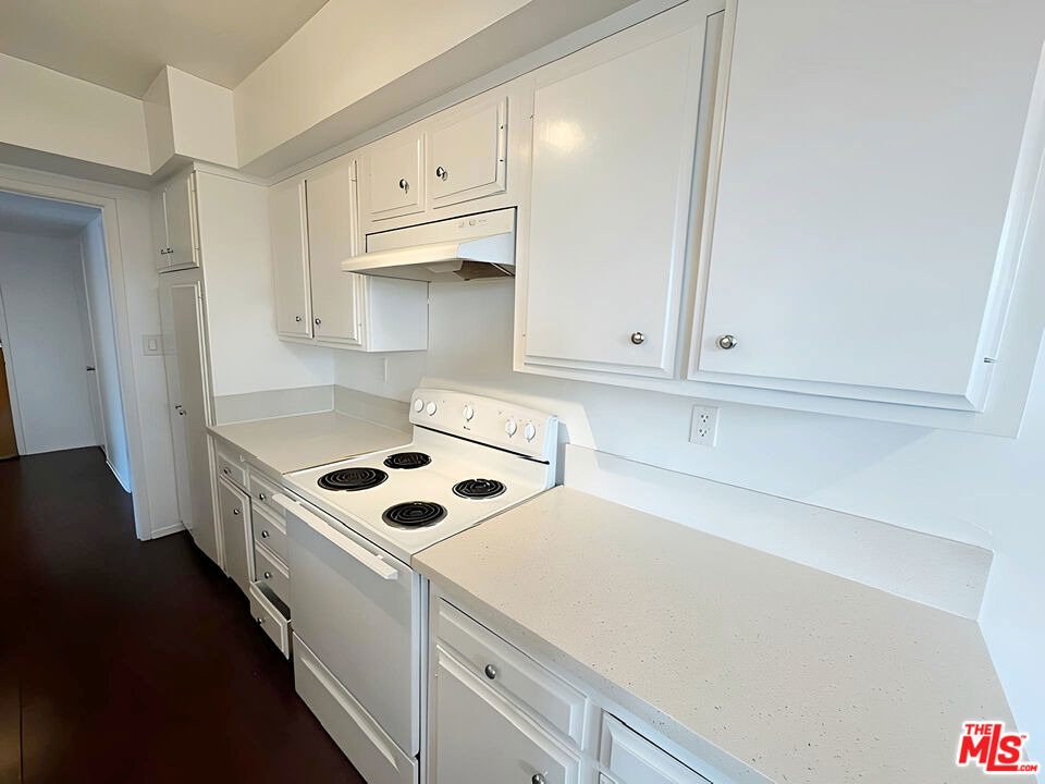 1541 N Laurel Avenue - Photo 9