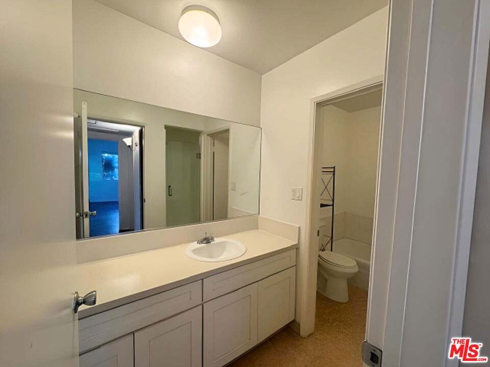 1541 N Laurel Avenue - Photo 16