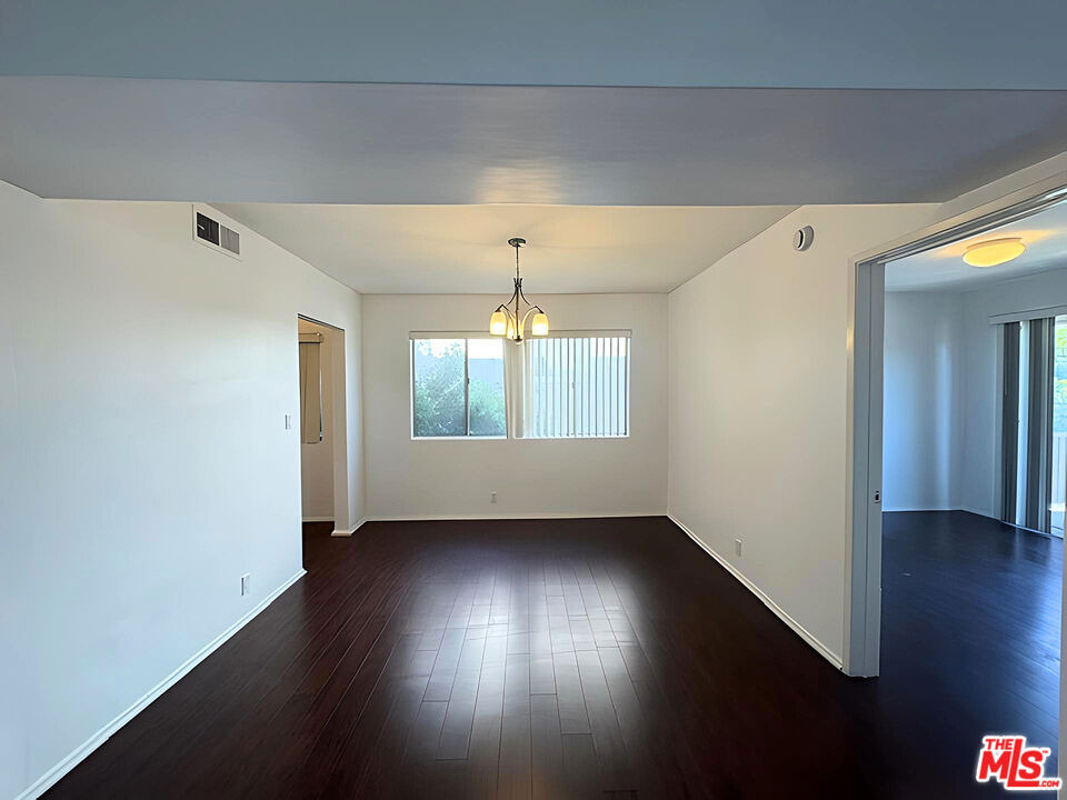 1541 N Laurel Avenue - Photo 3