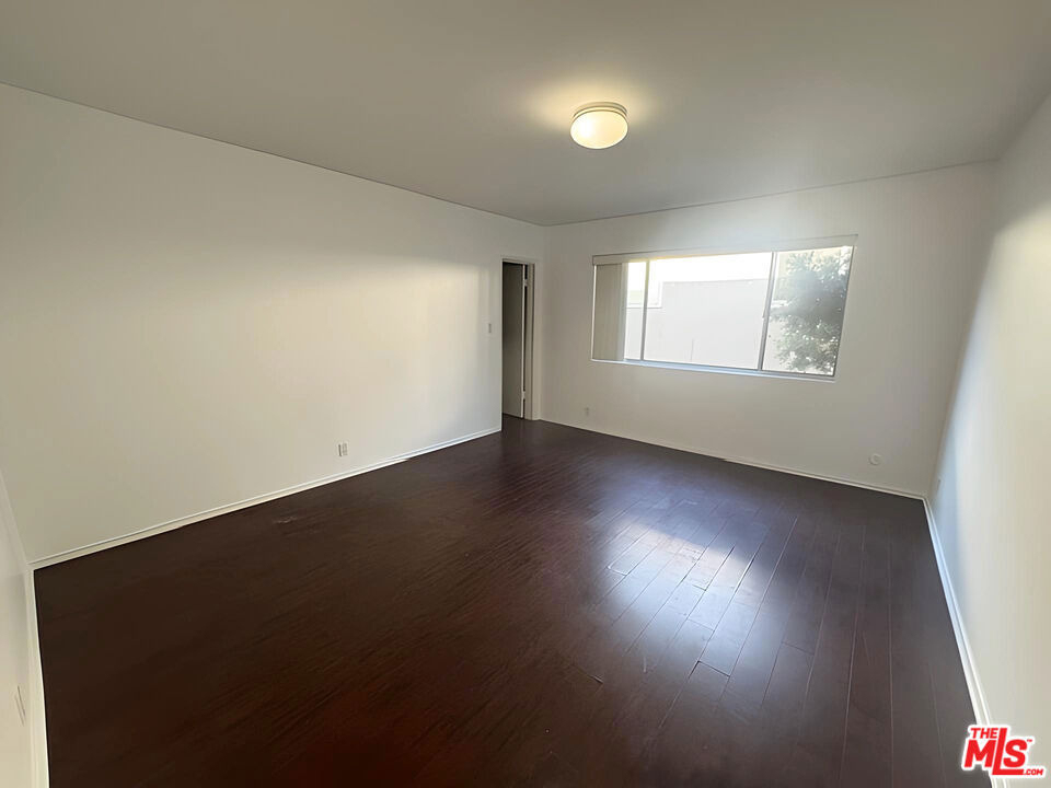 1541 N Laurel Avenue - Photo 12
