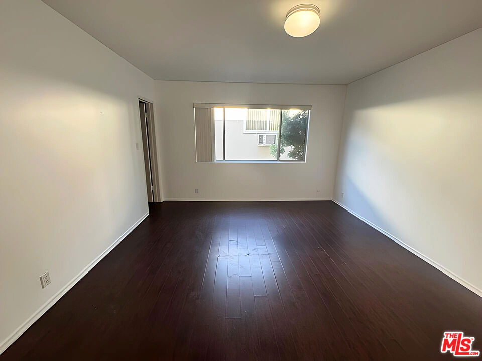 1541 N Laurel Avenue - Photo 13