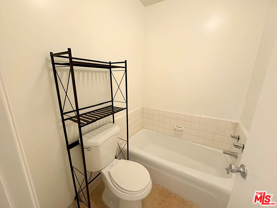 1541 N Laurel Avenue - Photo 18