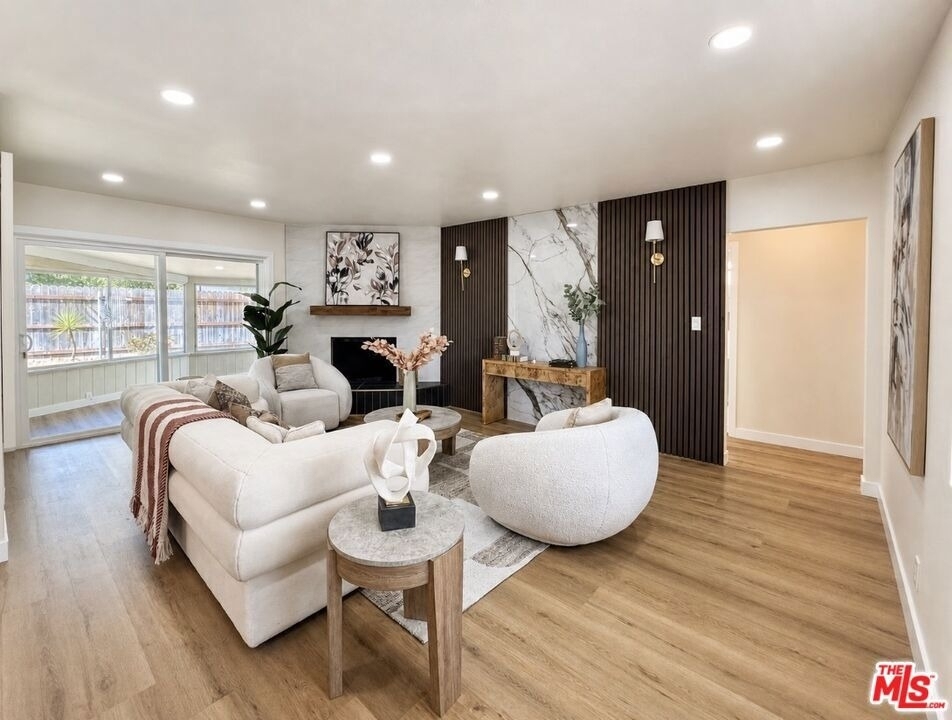 10911 Lemay Street - Photo 3