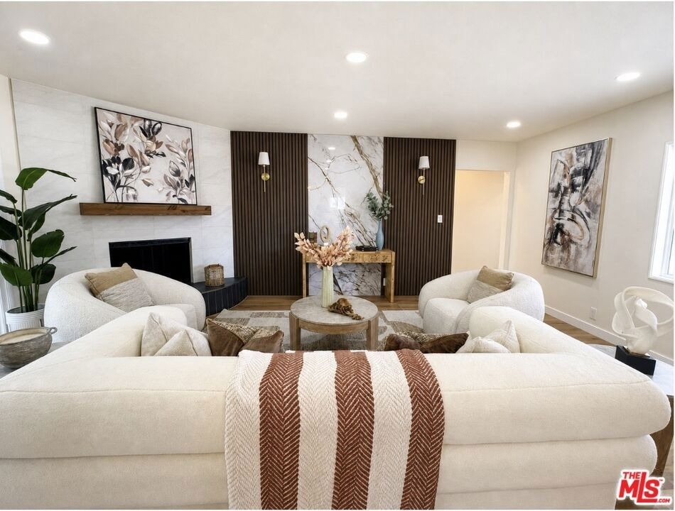 10911 Lemay Street - Photo 2