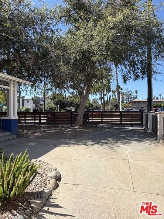 70 S Altadena Drive - Photo 16