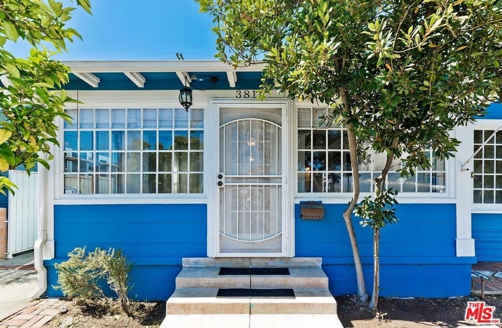 3819 Goldwyn Terrace - Photo 2