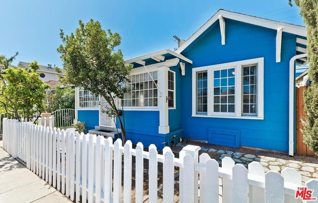 3819 Goldwyn Terrace - Photo 1