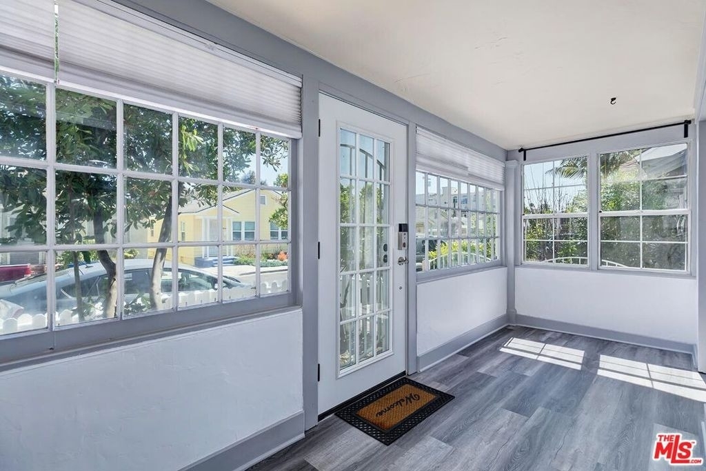 3819 Goldwyn Terrace - Photo 8