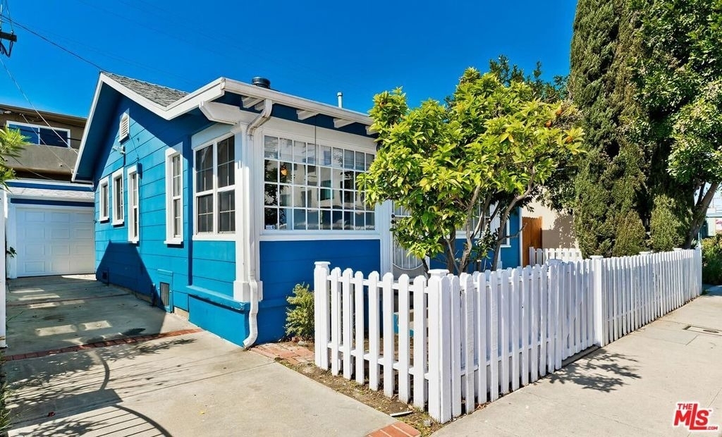 3819 Goldwyn Terrace - Photo 0