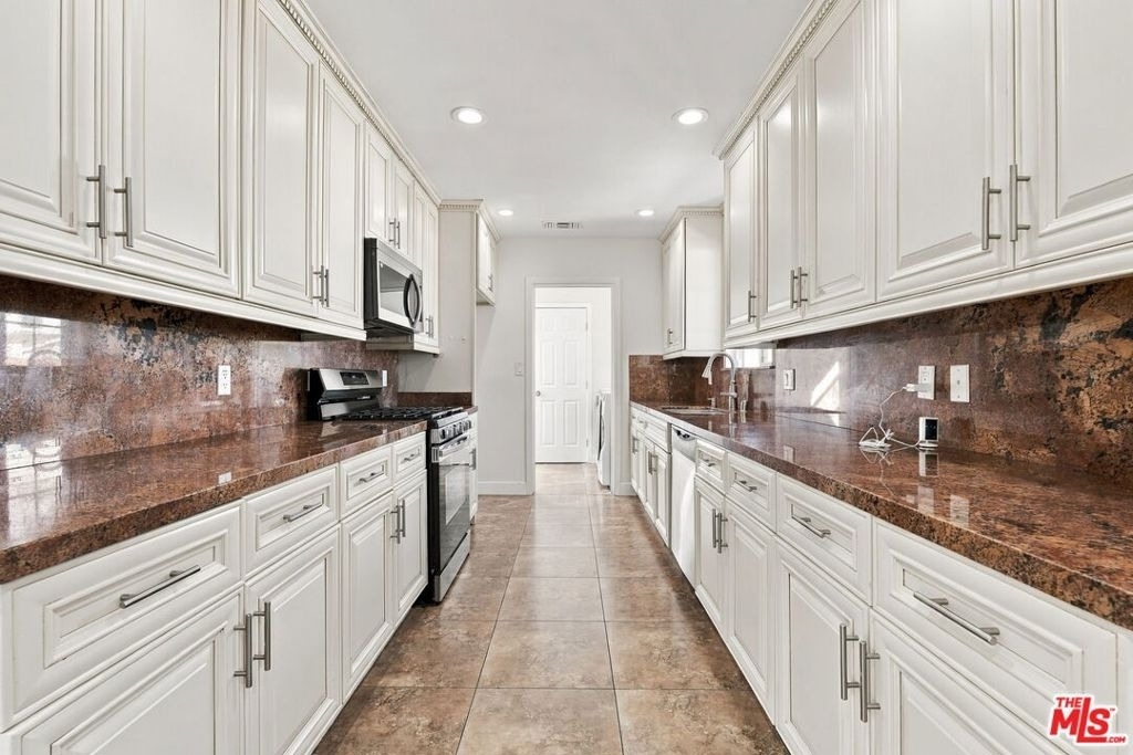10551 Blucher Avenue - Photo 8