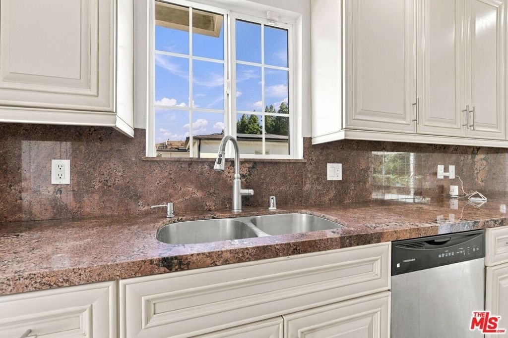 10551 Blucher Avenue - Photo 11