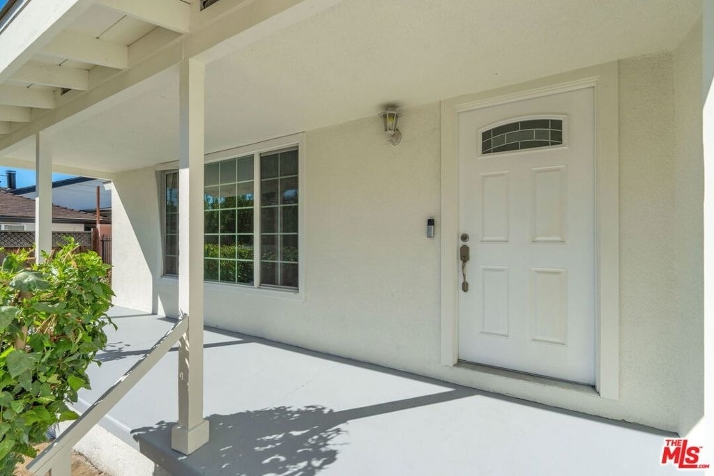 10551 Blucher Avenue - Photo 3